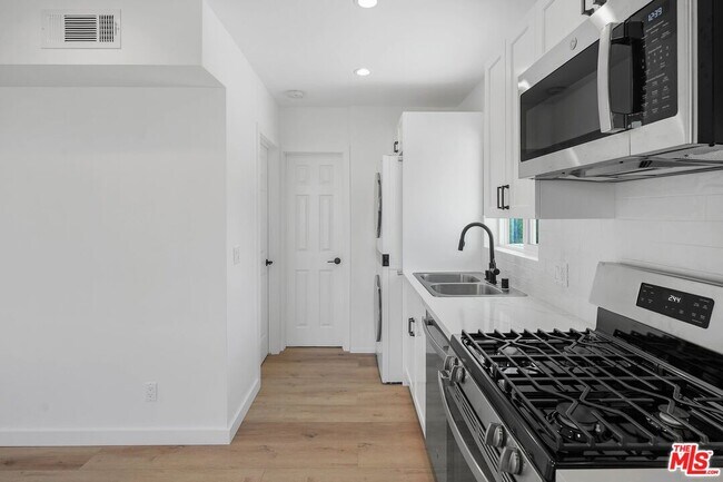 Building Photo - 508 E Palmer Ave