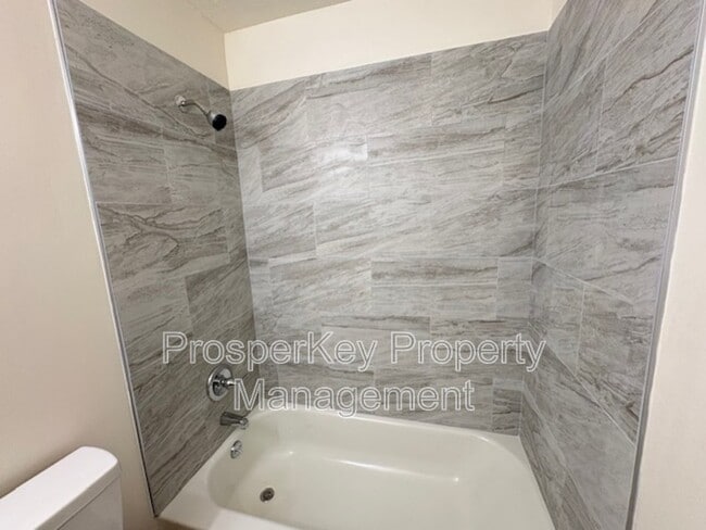 Building Photo - 2736 Chevy Chase Dr