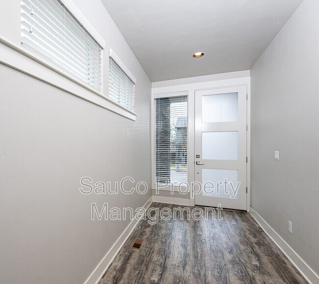 Building Photo - 13227 SW Maxfield Ln