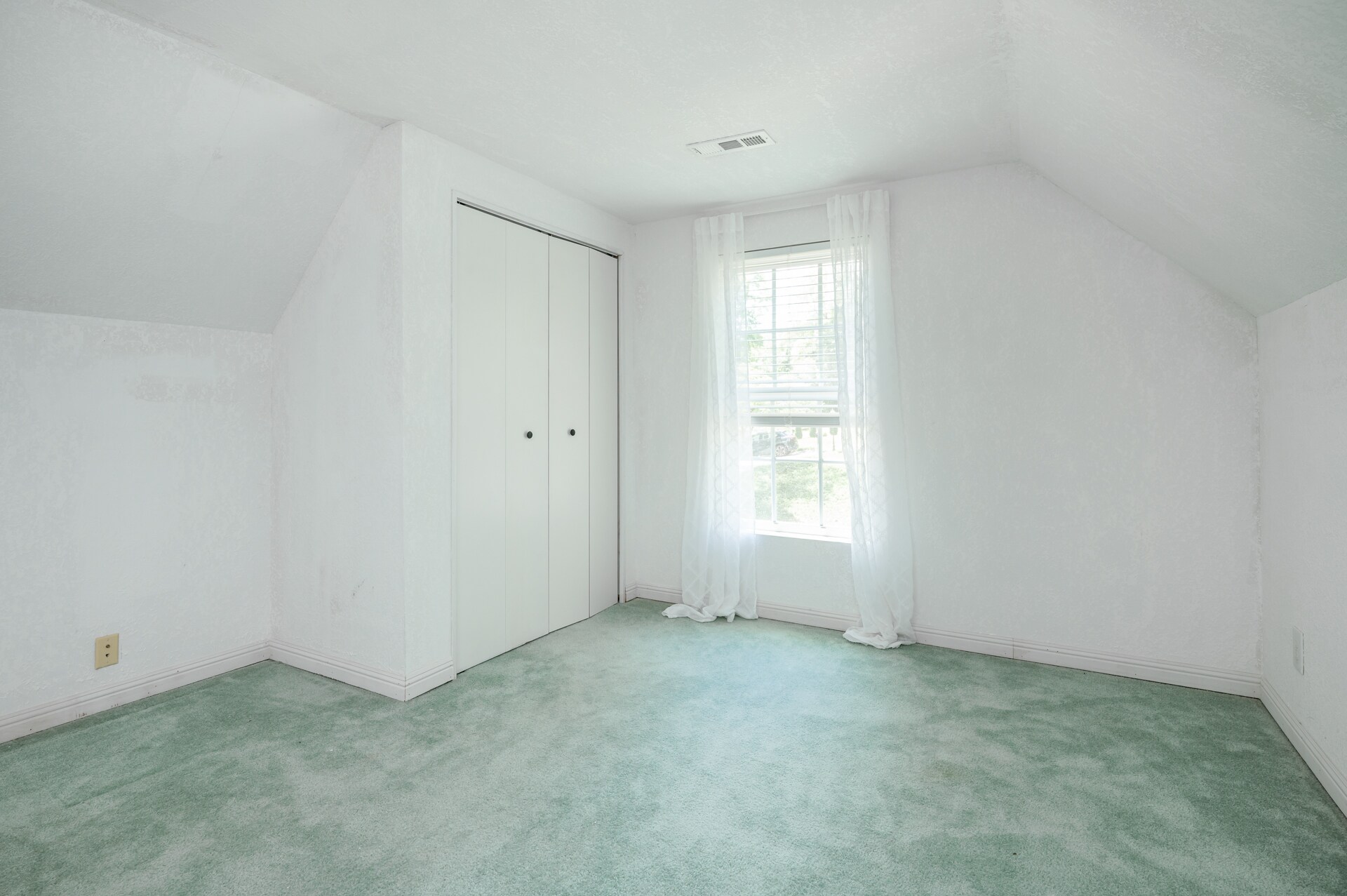 Building Photo - 19 Lynnbrook Way