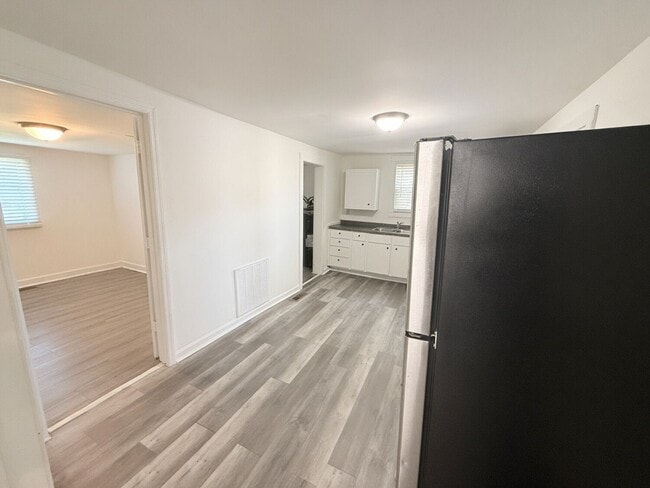 Building Photo - Charming, spacious 3-Bedroom Home in Central Columbia