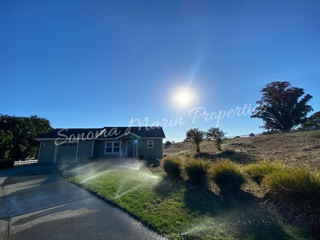 Primary Photo - ~ Country Home ~ 2 Bedrooms & 2 Full Bathr...
