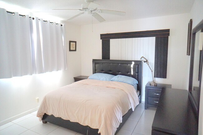 Building Photo - 401 Southampton A