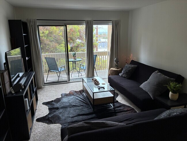 Building Photo - 1775 Diamond St