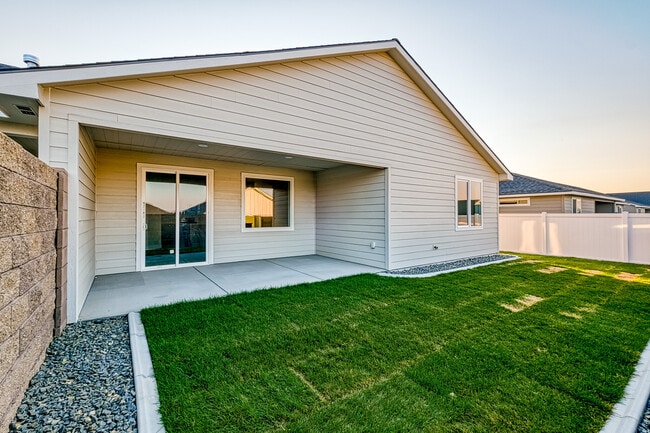 Building Photo - 2593 Sunray Ave