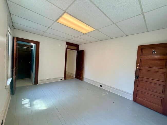Building Photo - 626 W Lemon St