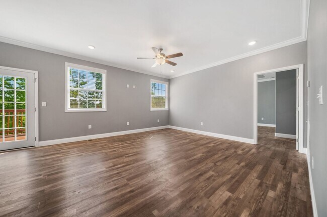Building Photo - FANTASTIC 4 BEDROOM HOME LOCATED IN KARNS!!