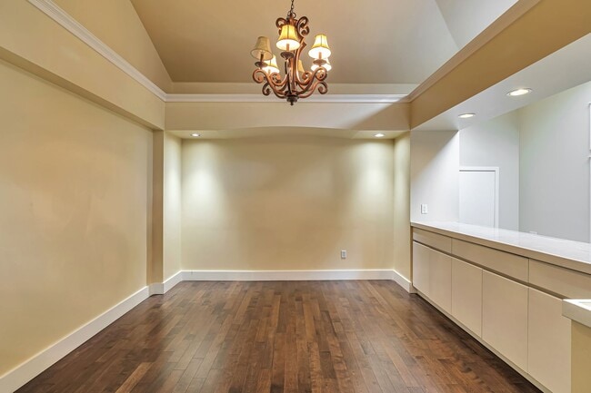 Building Photo - CLICK "REQUEST A TOUR" NOW!