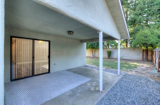 Building Photo - 388 W Teague Ave