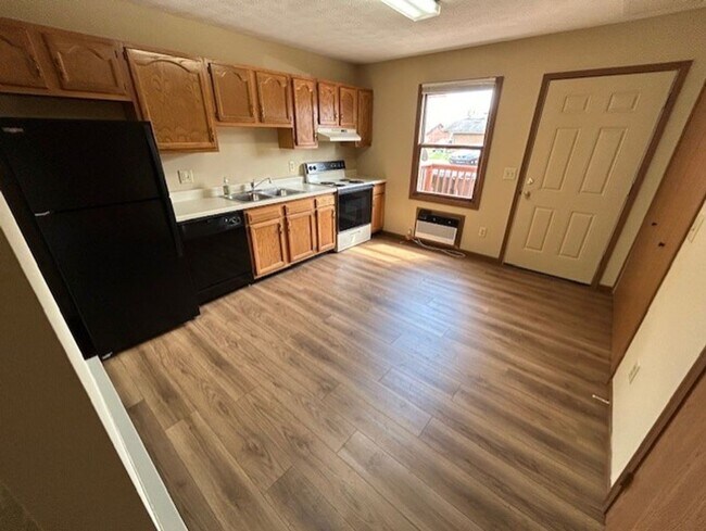 Primary Photo - 2 Bedroom & 1.5 Bath Townhome with Garage ...