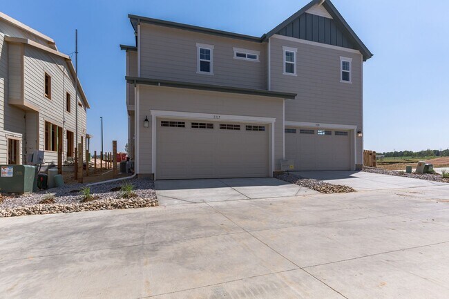 Building Photo - Contemporary 3 bedroom attached residence ...