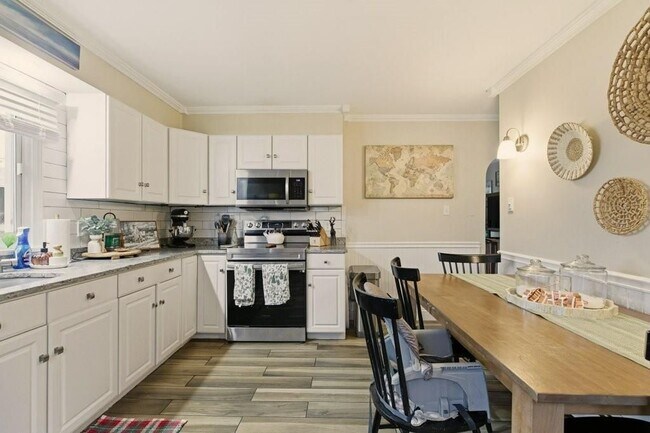 Building Photo - 23 Cypress St