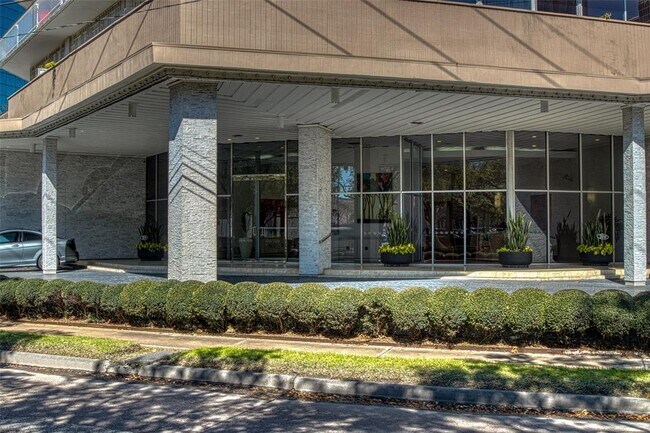 Building Photo - 5050 Woodway Dr