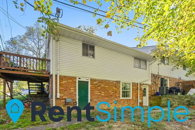 Primary Photo - 226 Maple St