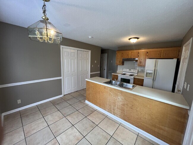 Building Photo - 345 Broadmore Dr