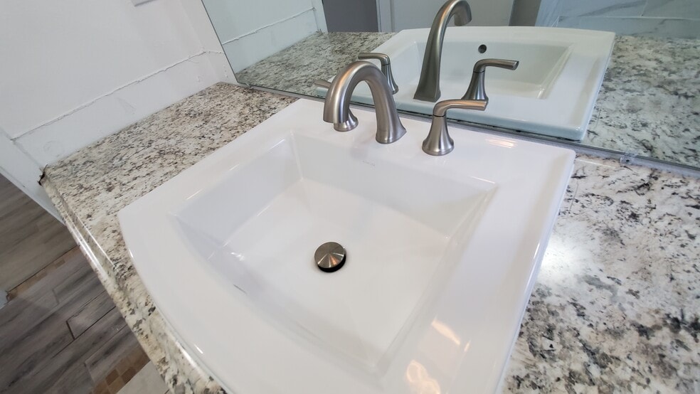 Building Photo - 2042 Magill St