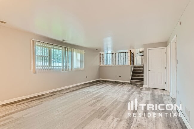 Building Photo - 14353 S Glen Dr W