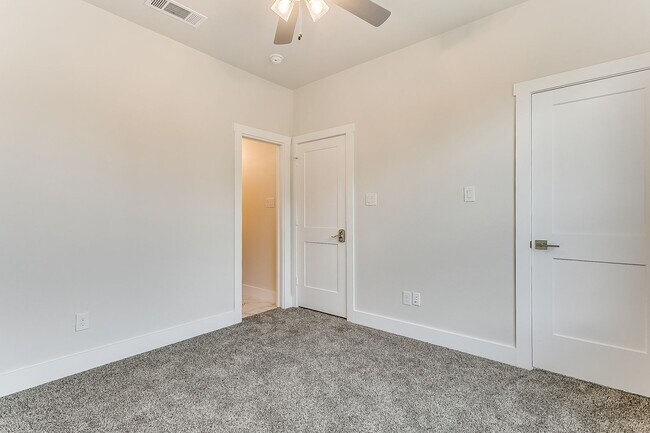Building Photo - 3135 Greene Ave