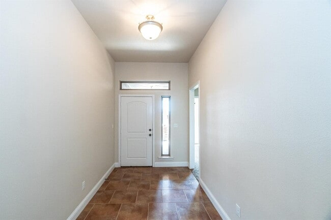 Building Photo - Beautiful open 4/2/2 in Frenship School Di...