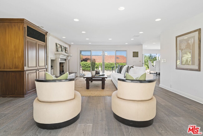 Building Photo - 7036 Grasswood Ave