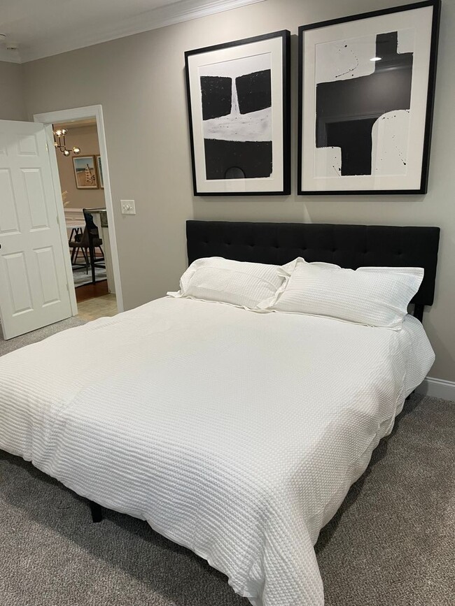 Building Photo - EXECUTIVE FULLY FURNISHED TOWNHOME IN GATED COMMUNITY