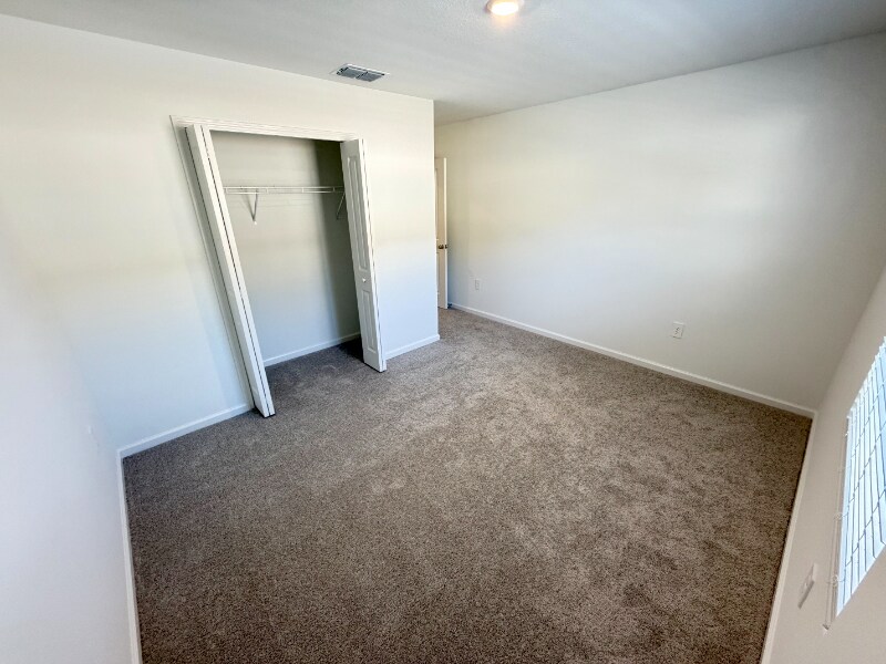 Building Photo - 4212 SW 82nd Ln