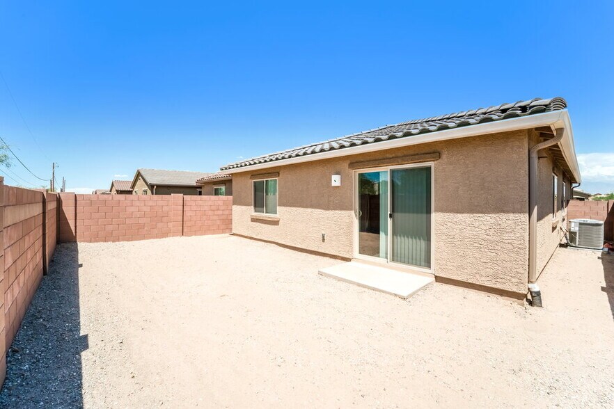 Building Photo - 12835 N Peony Dr