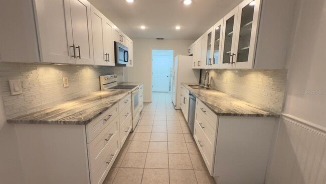 Building Photo - 4765 Oak Forest Dr W