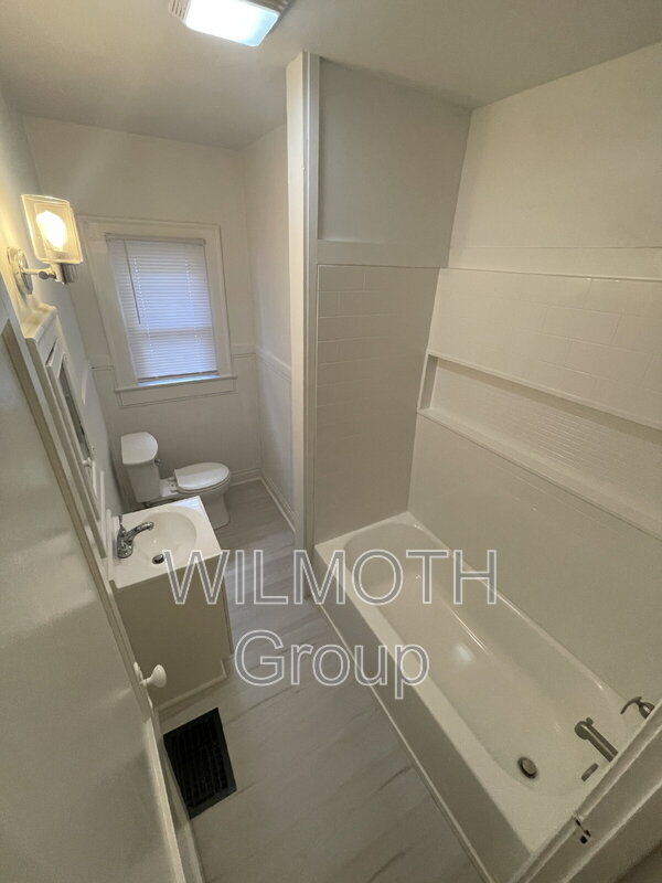 Building Photo - 773 Dequincy St