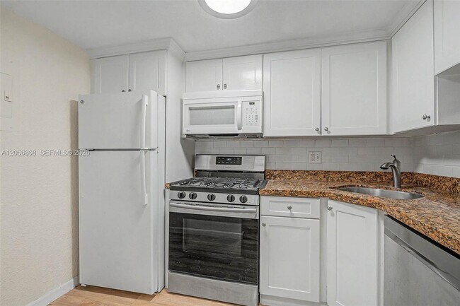 Building Photo - 6709 N Kendall Dr