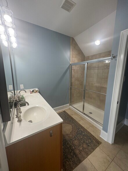 Master Bathroom Floor 3 - 18879 Bethpage Dr