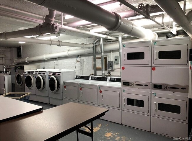 Building Photo - 210 Martine Ave