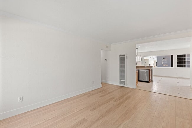 Building Photo - Welcome to your new home in the vibrant Ba...