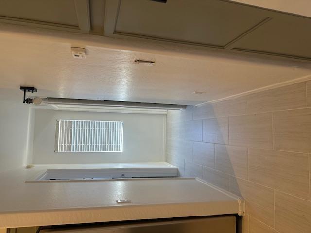 Building Photo - 2250 E Deer Valley Dr