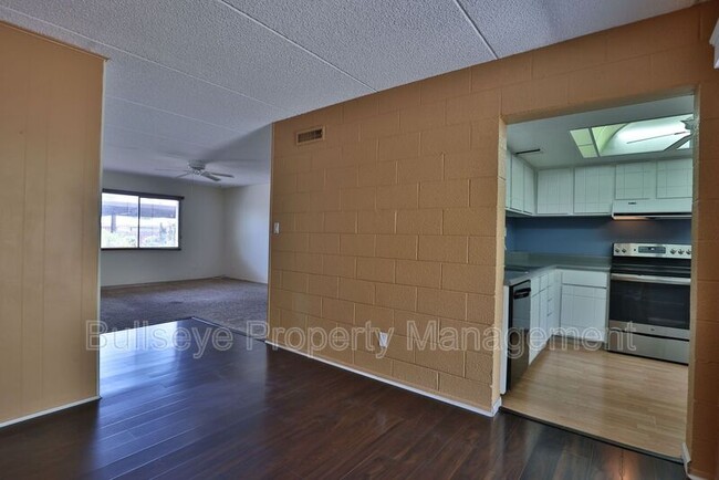 Building Photo - 4201 E Camelback Rd