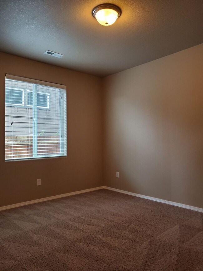 Building Photo - Pet Friendly Craftsman Style Home in Desirable West Salem Neighborhood