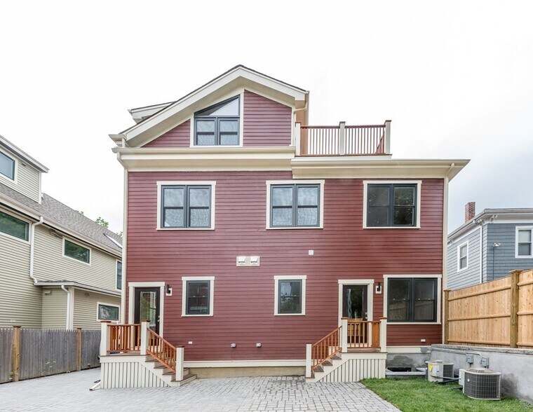Building Photo - 47 Wallace St