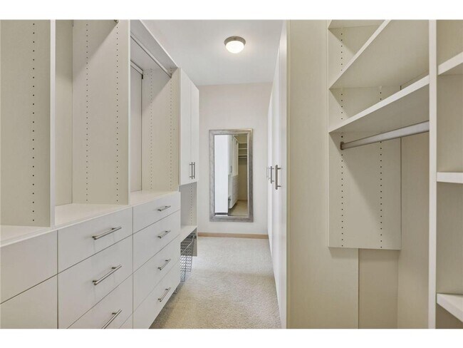 Building Photo - 201 S 11th St