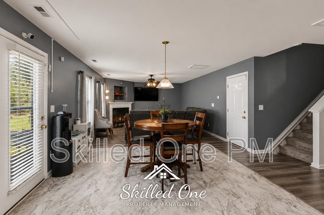 Building Photo - 3914 SE Jack Pine Ct