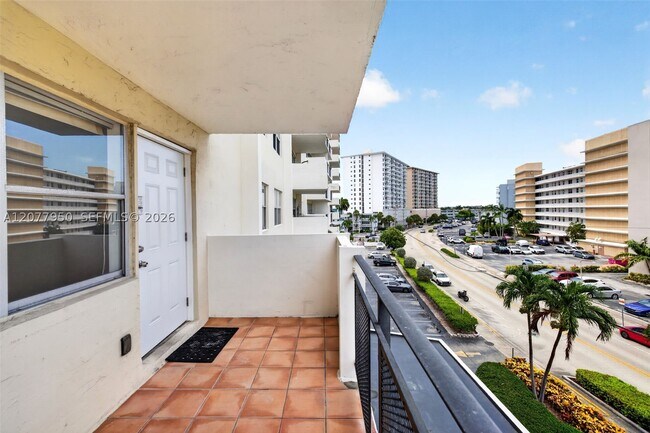 Building Photo - 401 Golden Isles Dr