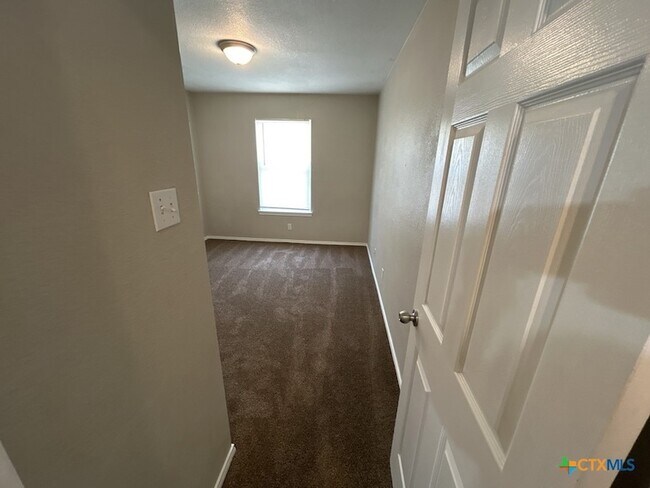 Building Photo - 4507 Lonesome Dove Dr
