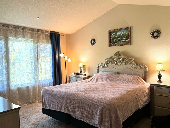 Building Photo - Beautiful 2 story Home in Wilsonville