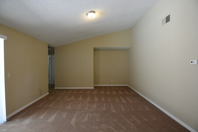 Building Photo - WINDERMERE 4br 2.5ba POOL HOME. Rent includes pool service!