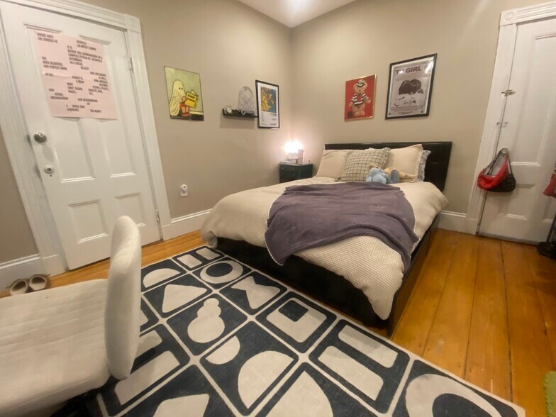 Building Photo - 68 Calumet St