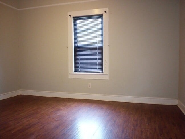 Building Photo - 296 Werts St