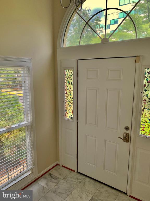 Building Photo - 1569 Templeton Pl