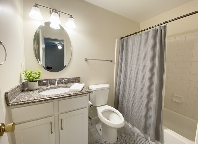 Building Photo - 635 Granville Ct