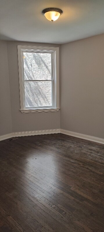 Building Photo - 1221 S Avers Ave
