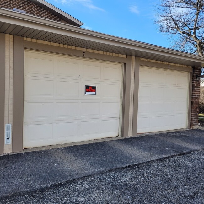 Building Photo - 803 Garden Cir