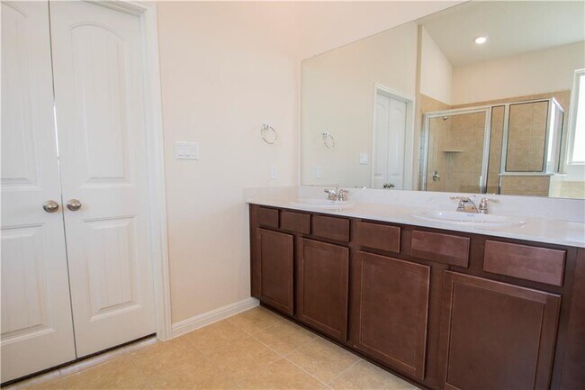 Building Photo - 1609 Desmond St